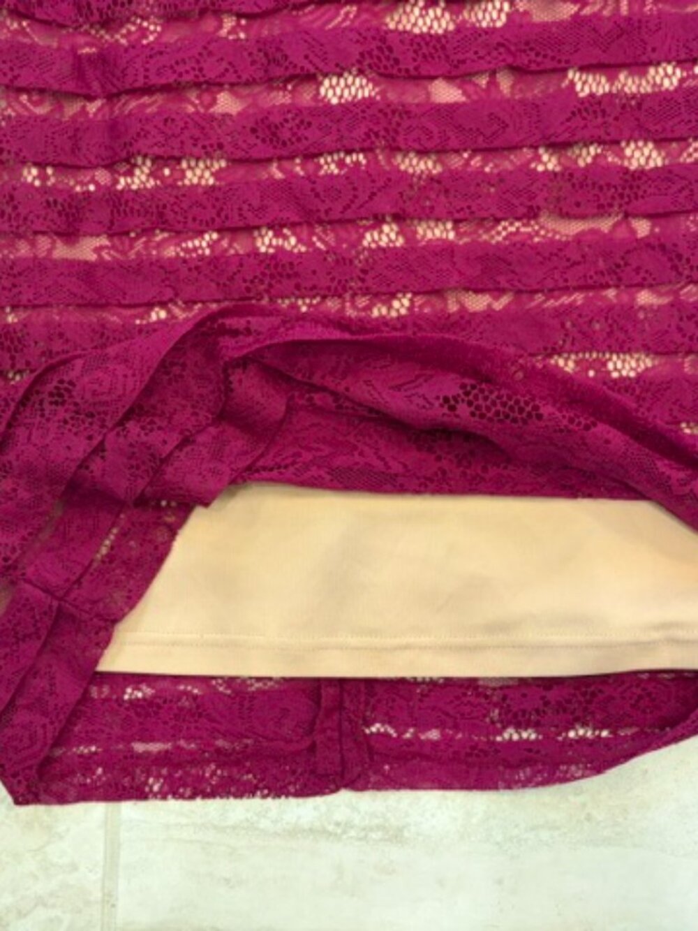 Adrianna Papell Magenta Tiered Lace Ruffle Sheath Dress Size 10 Luxury Old Money - Picture 6 of 9